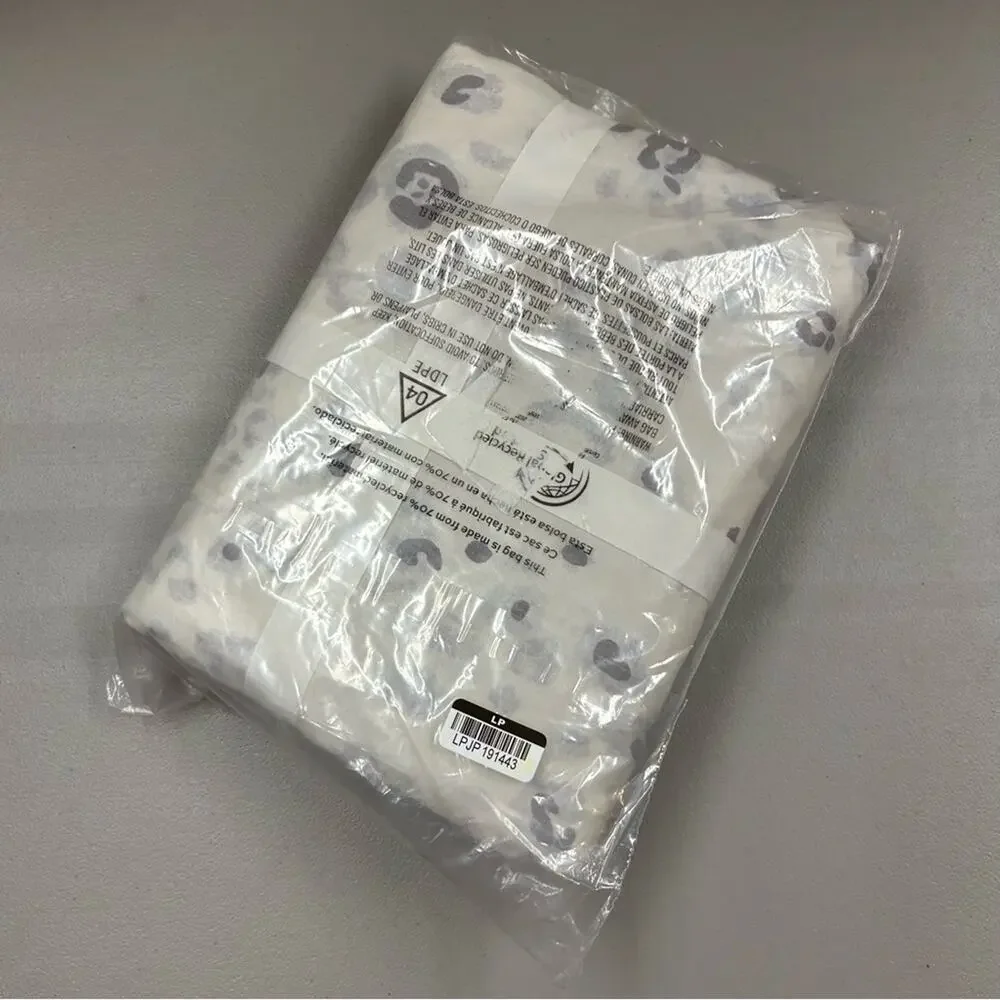 Pottery Barn Snow Leopard Percale Duvet Cover King / California King White Gray